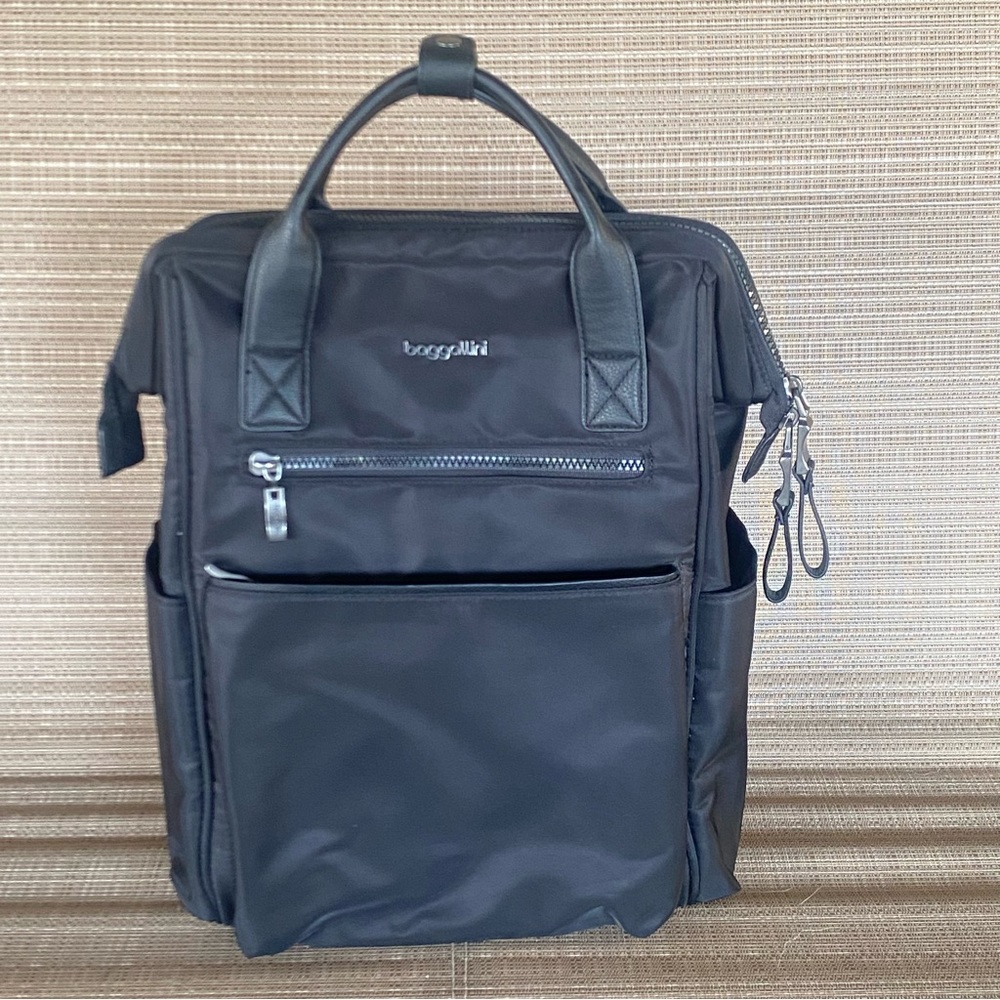 Baggallini Soho Laptop Backpack in Black with Gray interior